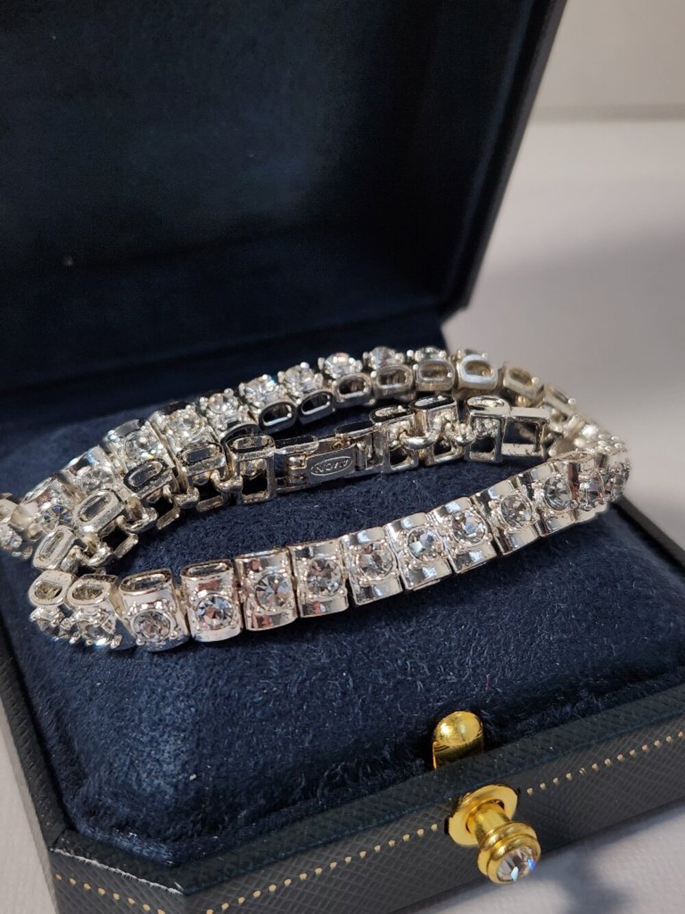 Icy! VTG Classic Diamond Line style Tennis Bracelet 7-8.2" Collectable
